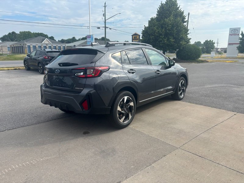 2025 Subaru Crosstrek Limited Magnetite Grey. 18-inch Alloy Wheels. Harmon Kardon premium audio system. 10-way power driver's seat