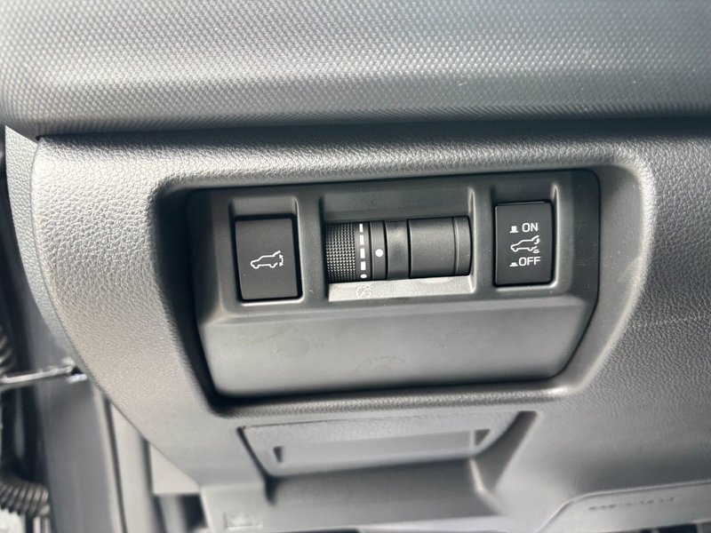 2025 Subaru Forester Limited Navigation, Leather interior, Heated Front and Rear Seats, Handsfree Liftgate.