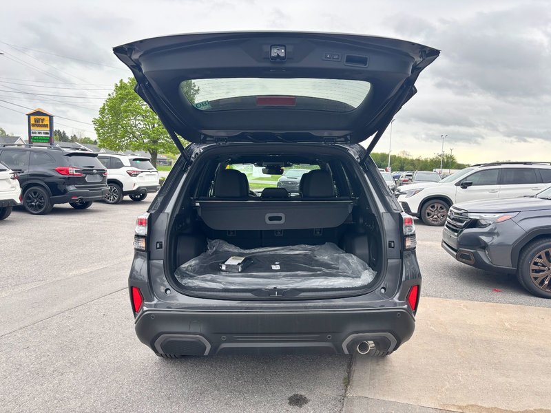 2025 Subaru Forester Limited Navigation, Leather interior, Heated Front and Rear Seats, Handsfree Liftgate.