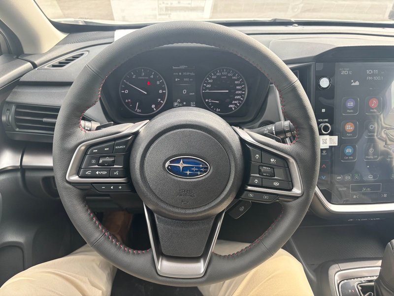 Subaru Impreza Touring 2025 Cette voiture à hayon à 5 portes est équipée de série de la traction intégrale symétrique Subaru.