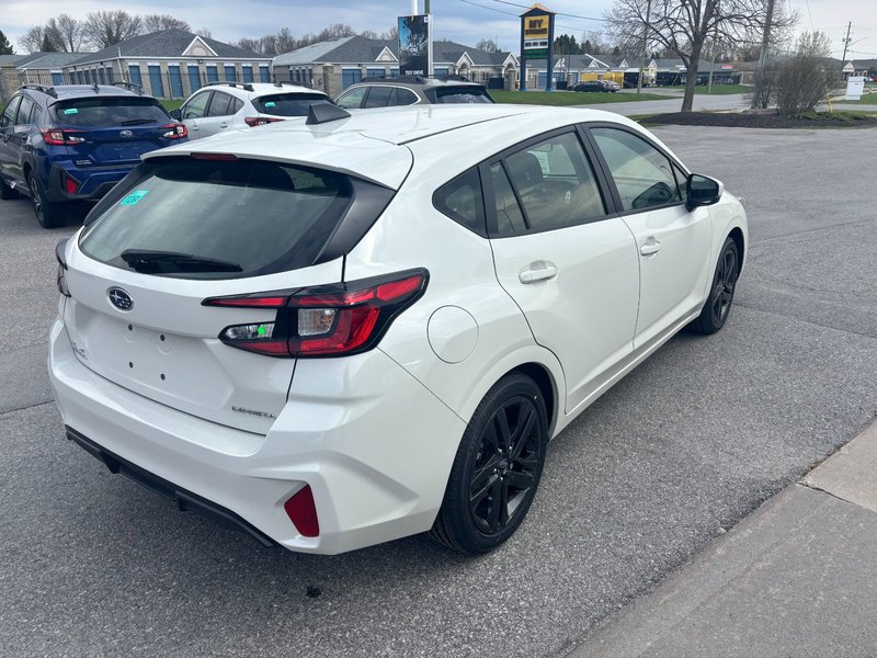 Subaru Impreza Touring 2025 Cette voiture à hayon à 5 portes est équipée de série de la traction intégrale symétrique Subaru.