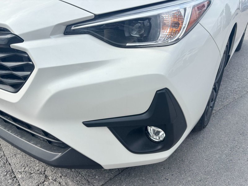 Subaru Impreza Touring 2025 Cette voiture à hayon à 5 portes est équipée de série de la traction intégrale symétrique Subaru.