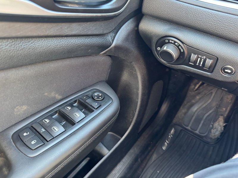 Chrysler 200 LX 2016 LX / Keyless Enter and Go / Push Button Start