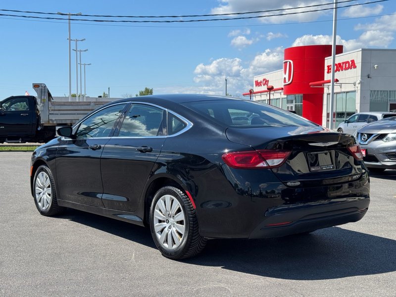 Chrysler 200 LX 2016 LX / Keyless Enter and Go / Push Button Start