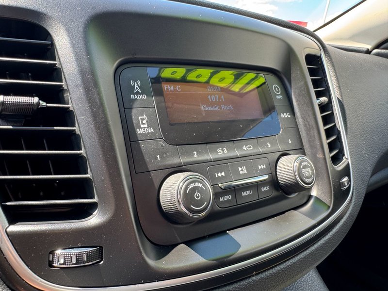 Chrysler 200 LX 2016 LX / Keyless Enter and Go / Push Button Start