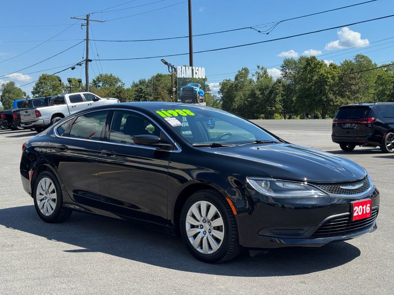 Chrysler 200 LX 2016 LX / Keyless Enter and Go / Push Button Start