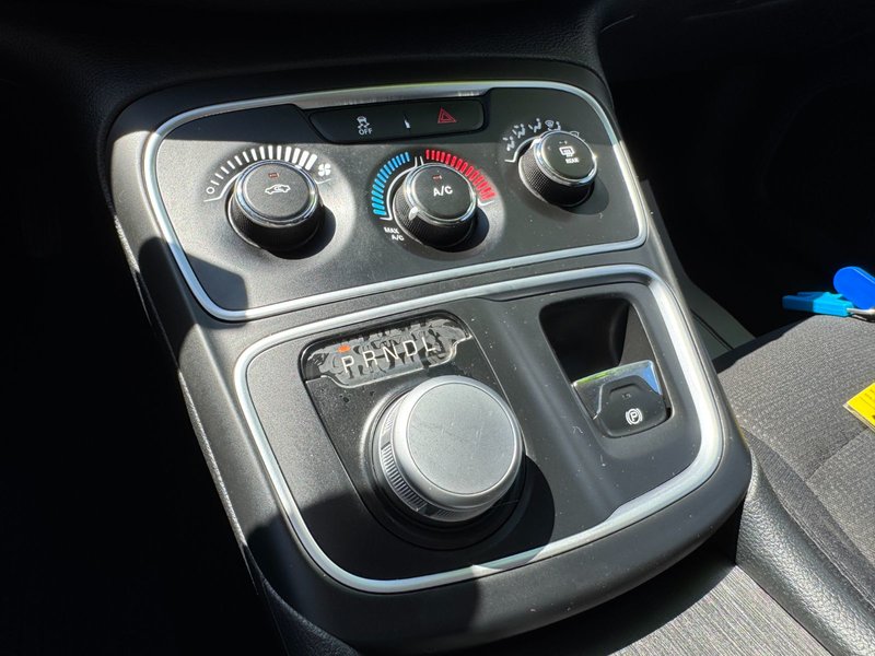Chrysler 200 LX 2016 LX / Keyless Enter and Go / Push Button Start
