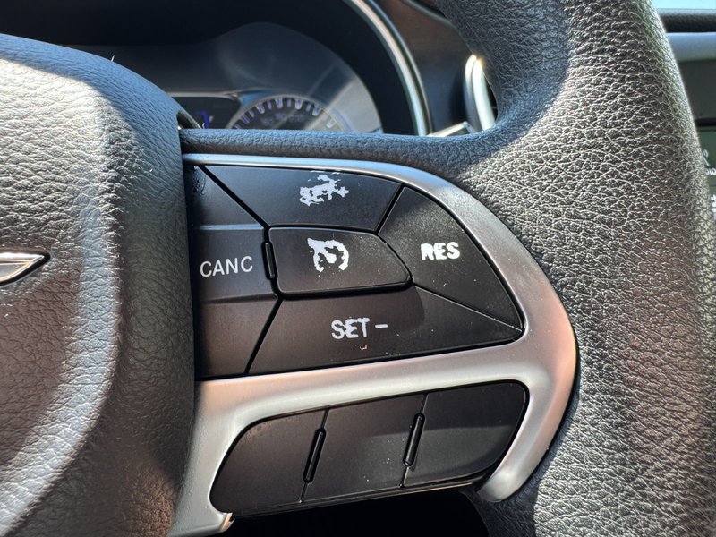 Chrysler 200 LX 2016 LX / Keyless Enter and Go / Push Button Start
