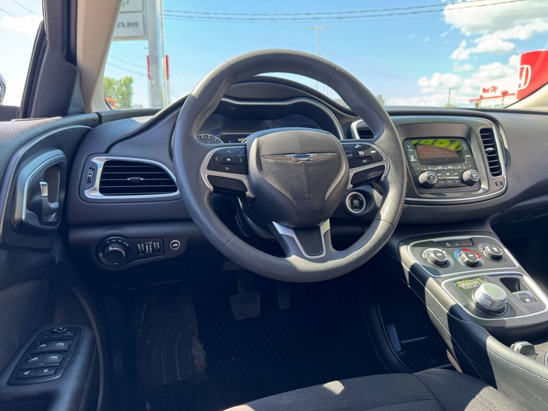 Chrysler 200 LX 2016 LX / Keyless Enter and Go / Push Button Start