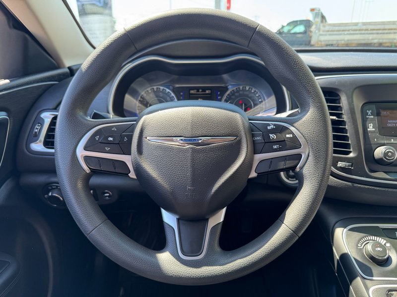 Chrysler 200 LX 2016 LX / Keyless Enter and Go / Push Button Start
