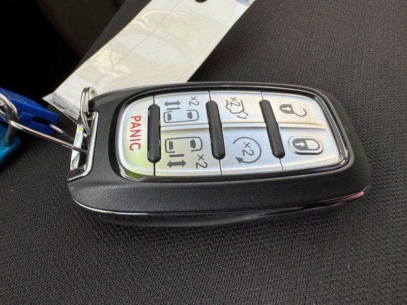 2022 Chrysler Grand Caravan SXT SXT / Power Doors / Navigation