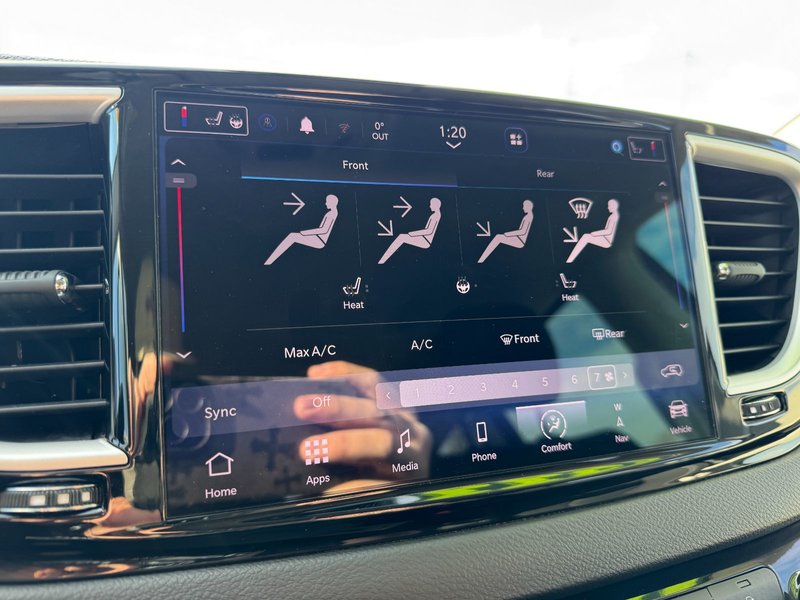 2022 Chrysler Grand Caravan SXT SXT / Power Doors / Navigation