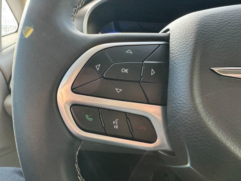 2022 Chrysler Grand Caravan SXT SXT / Power Doors / Navigation