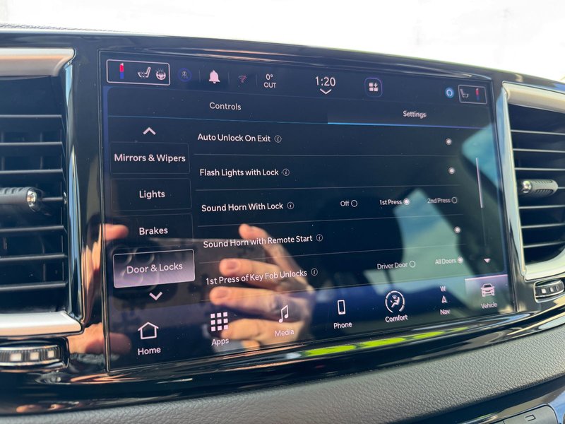 2022 Chrysler Grand Caravan SXT SXT / Power Doors / Navigation