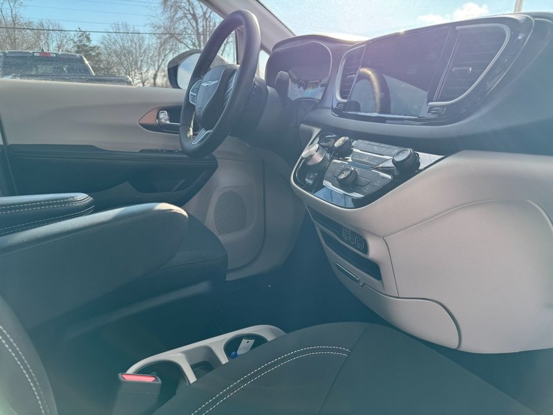 2022 Chrysler Grand Caravan SXT SXT / Power Doors / Navigation