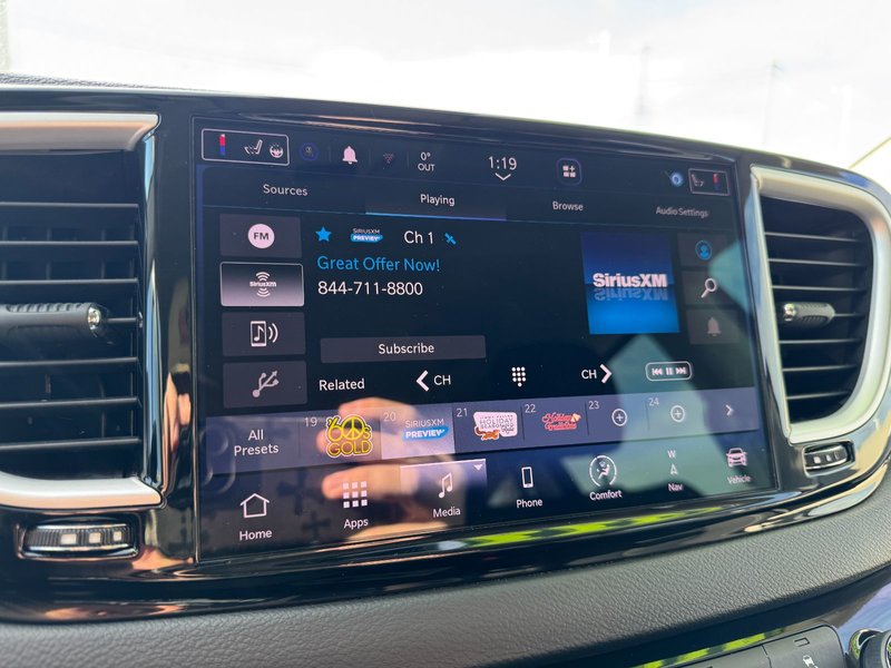 2022 Chrysler Grand Caravan SXT SXT / Power Doors / Navigation