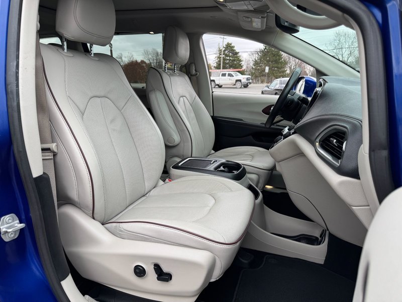2020 Chrysler Pacifica Limited Limited / Power Doors / Heated Leather Seats