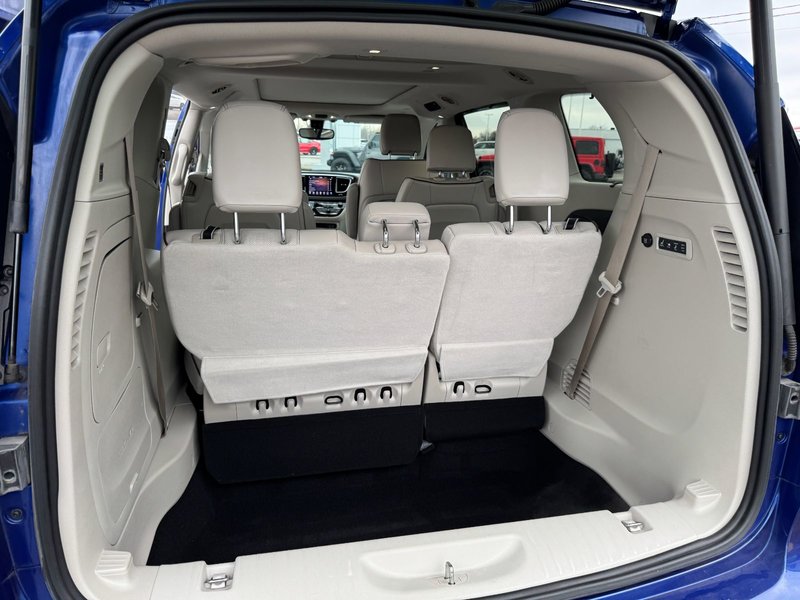 2020 Chrysler Pacifica Limited Limited / Power Doors / Heated Leather Seats