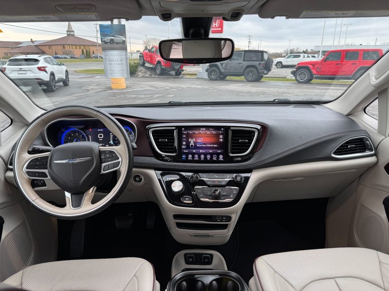 2020 Chrysler Pacifica Limited Limited / Power Doors / Heated Leather Seats