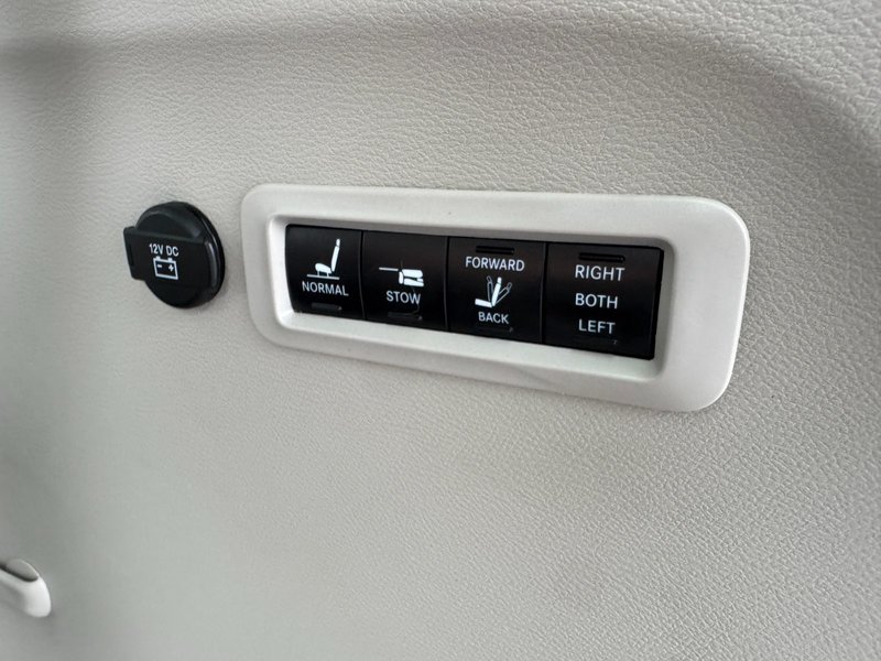 2020 Chrysler Pacifica Limited Limited / Power Doors / Heated Leather Seats