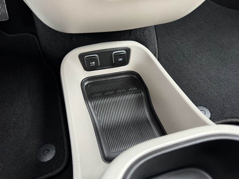 2020 Chrysler Pacifica Limited Limited / Power Doors / Heated Leather Seats