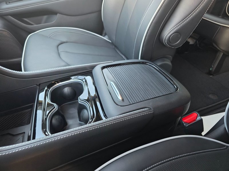 Chrysler Pacifica LIMITED AWD 2025