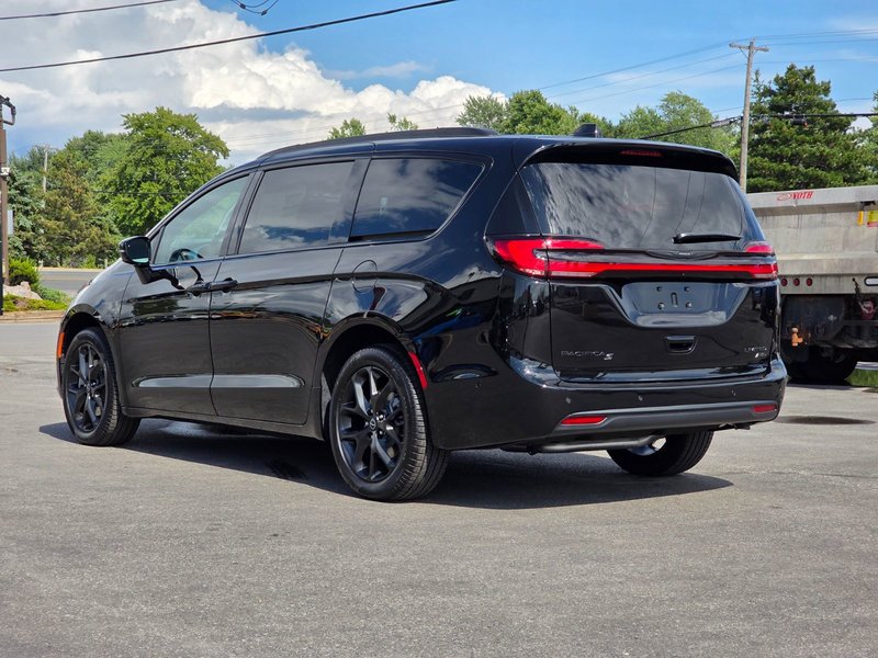 Chrysler Pacifica LIMITED AWD 2025