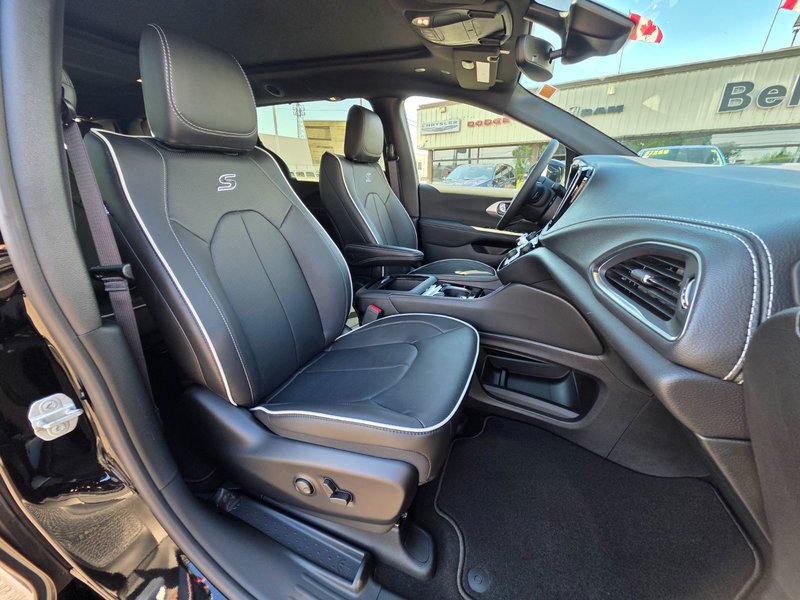 Chrysler Pacifica LIMITED AWD 2025