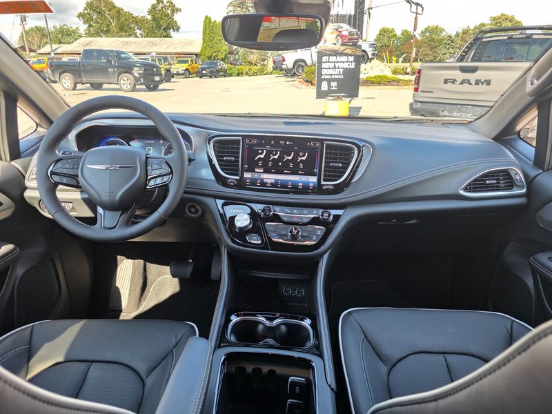 Chrysler Pacifica LIMITED AWD 2025