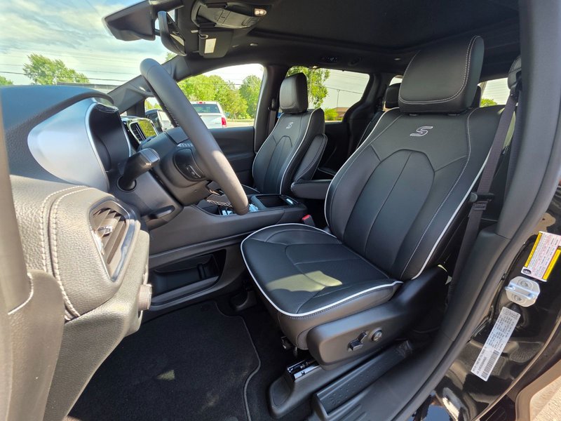 Chrysler Pacifica LIMITED AWD 2025