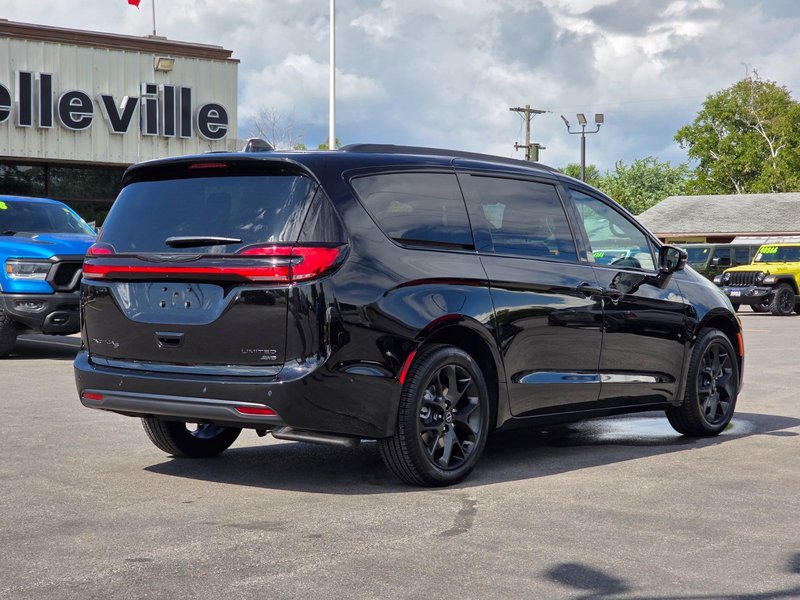 Chrysler Pacifica LIMITED AWD 2025