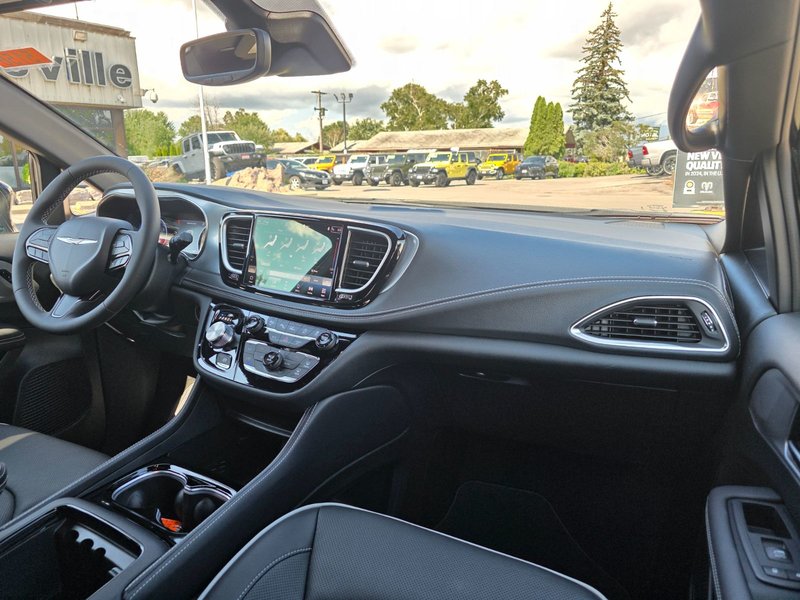 Chrysler Pacifica LIMITED AWD 2025
