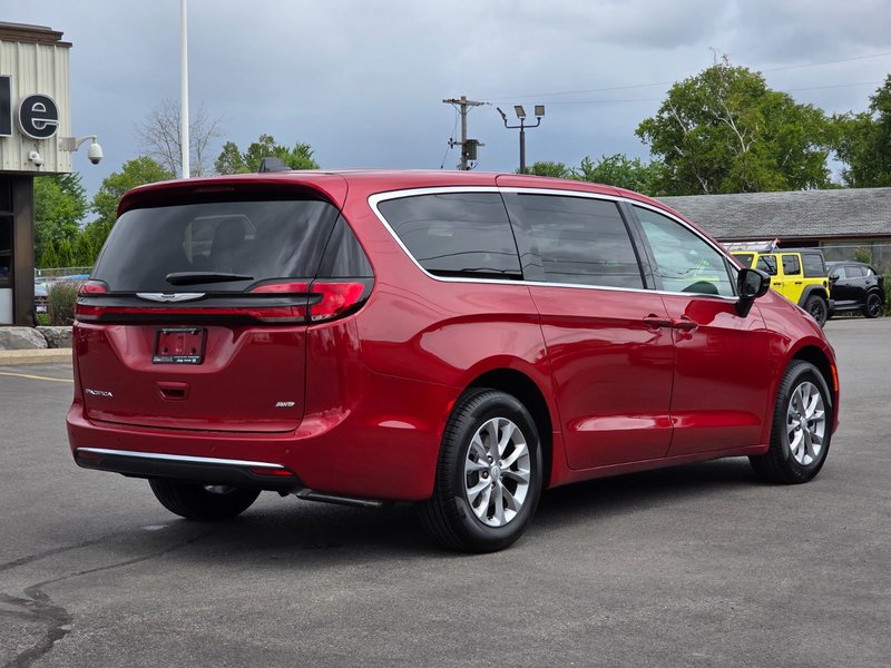 2025 Chrysler Pacifica SELECT AWD