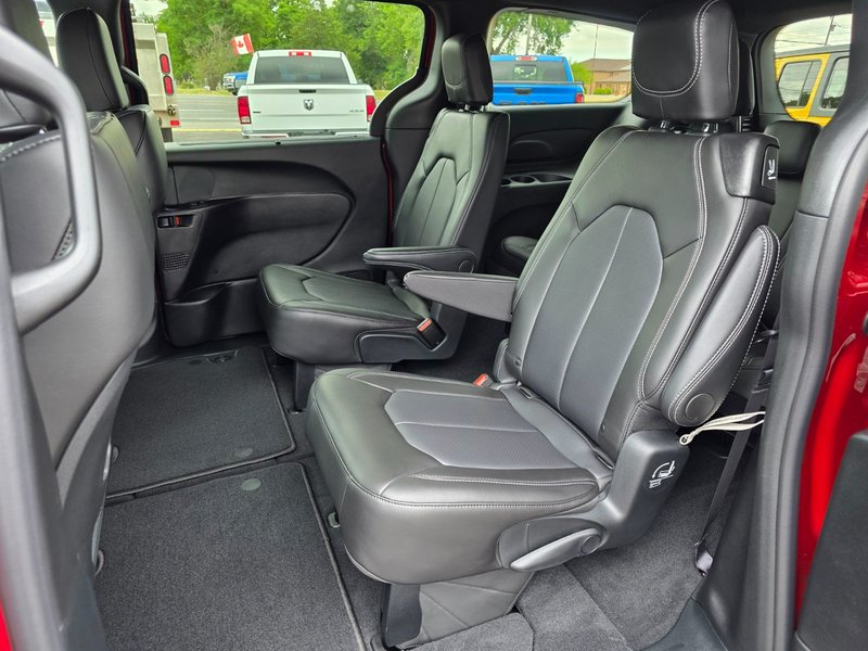 2025 Chrysler Pacifica SELECT AWD