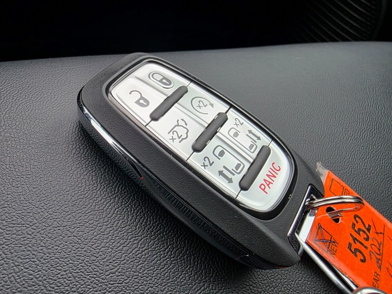 2025 Chrysler Pacifica SELECT AWD