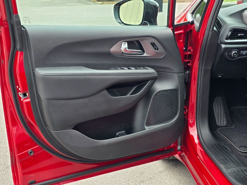 2025 Chrysler Pacifica SELECT AWD
