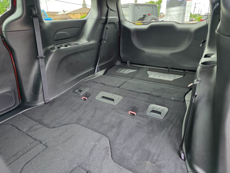 2025 Chrysler Pacifica SELECT AWD