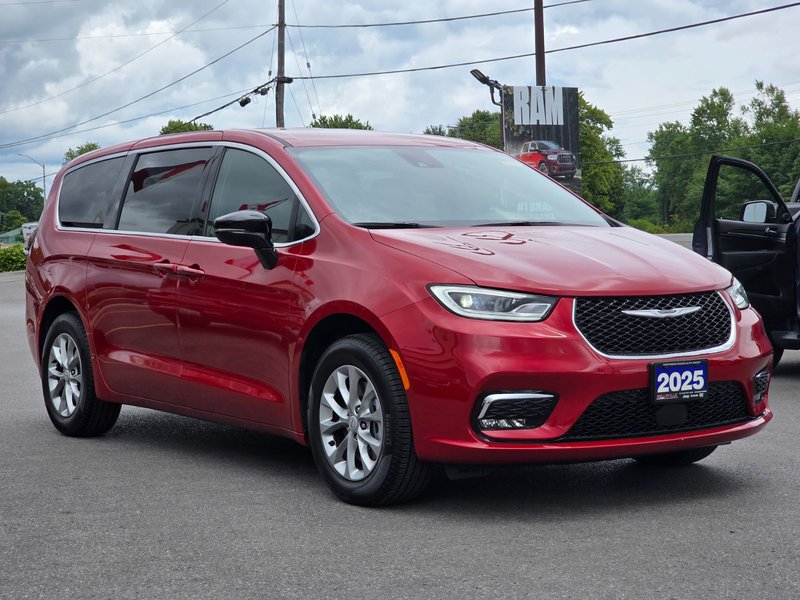 2025 Chrysler Pacifica SELECT AWD