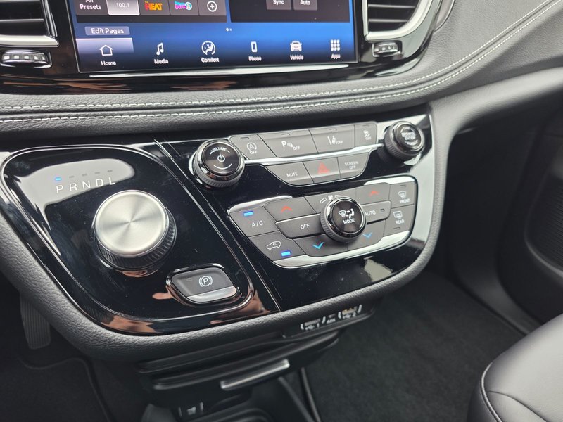 2025 Chrysler Pacifica SELECT AWD