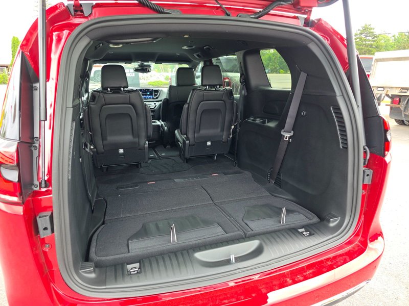2025 Chrysler Pacifica SELECT AWD