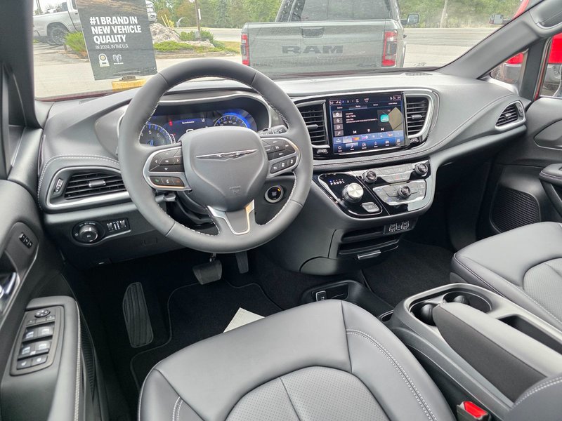 2025 Chrysler Pacifica SELECT AWD