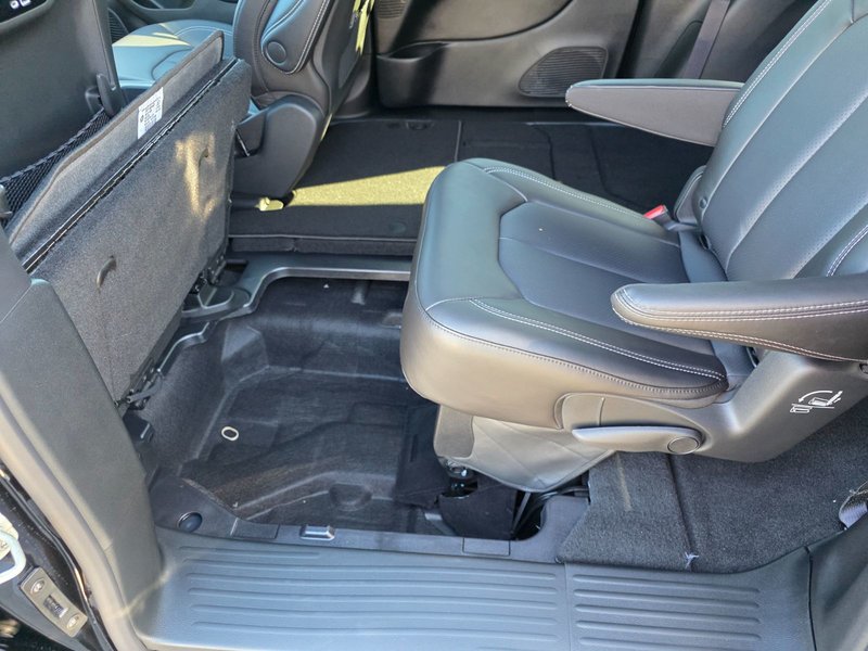 Chrysler PACIFICA SELECT AWD 2026