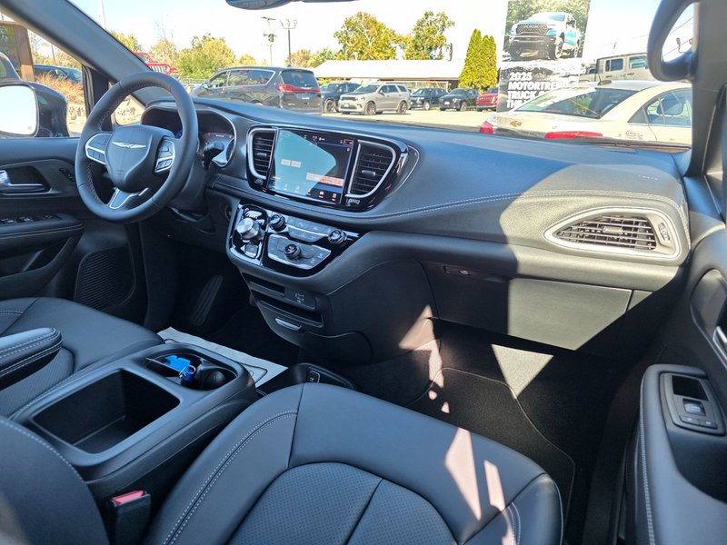 Chrysler PACIFICA SELECT AWD 2026