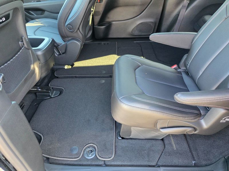 Chrysler PACIFICA SELECT AWD 2026