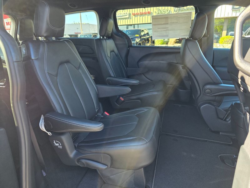 Chrysler PACIFICA SELECT AWD 2026