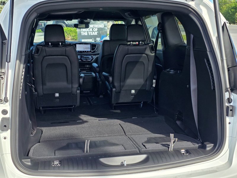 Chrysler PACIFICA SELECT AWD 2026