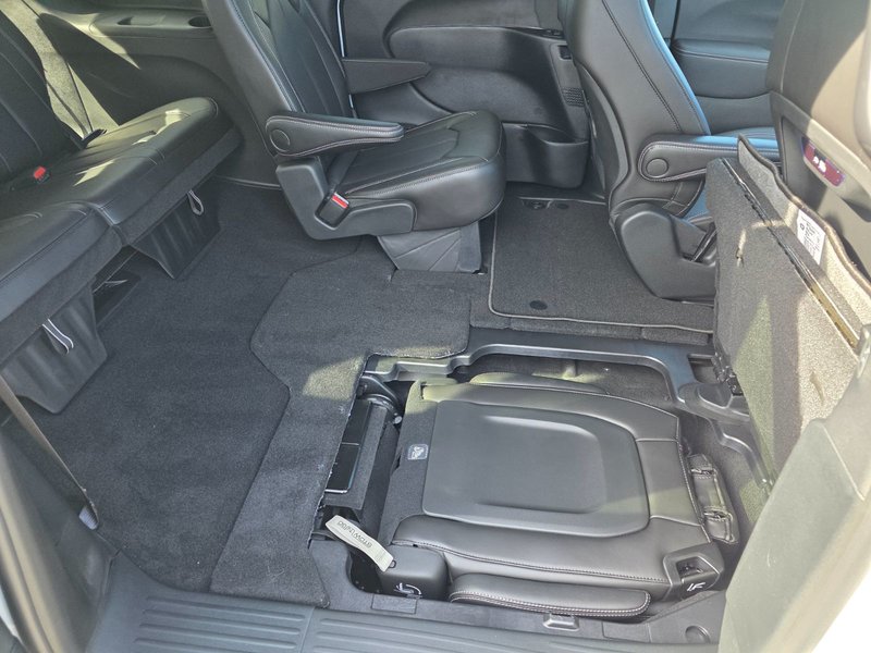 Chrysler PACIFICA SELECT AWD 2026