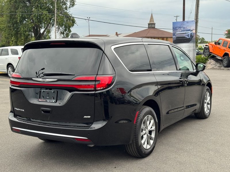 Chrysler Pacifica SELECT AWD 2026