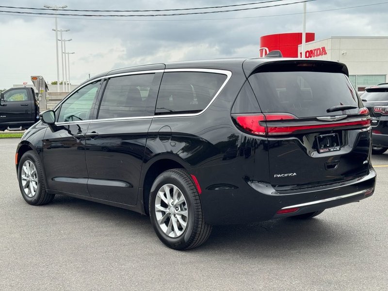 Chrysler Pacifica SELECT AWD 2026