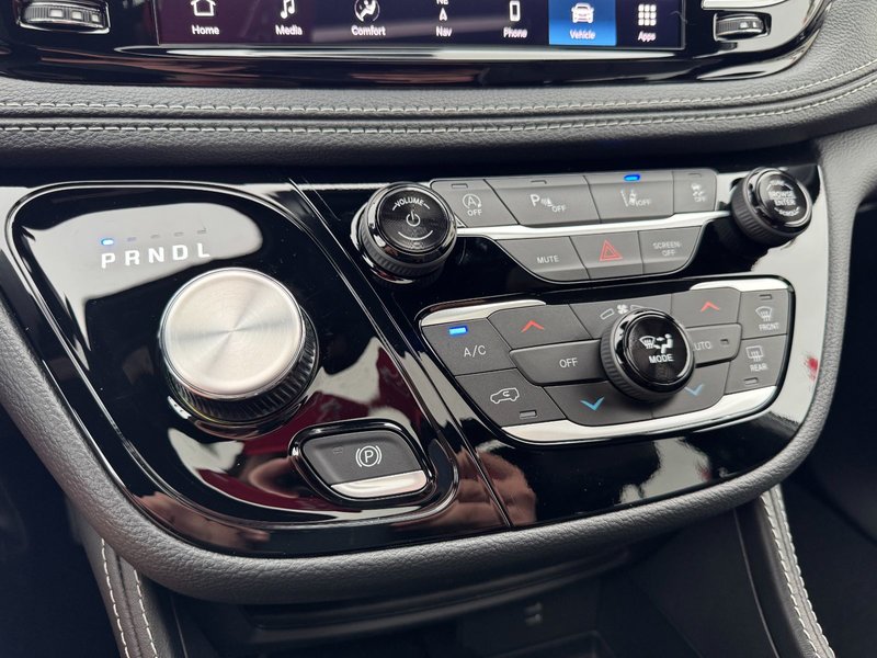 Chrysler PACIFICA LIMITED AWD 2026